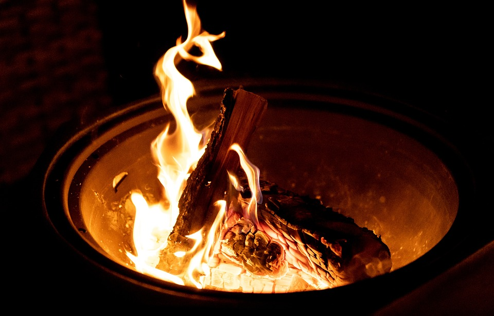 The Benefits of Using a Fire Pit in Your Home